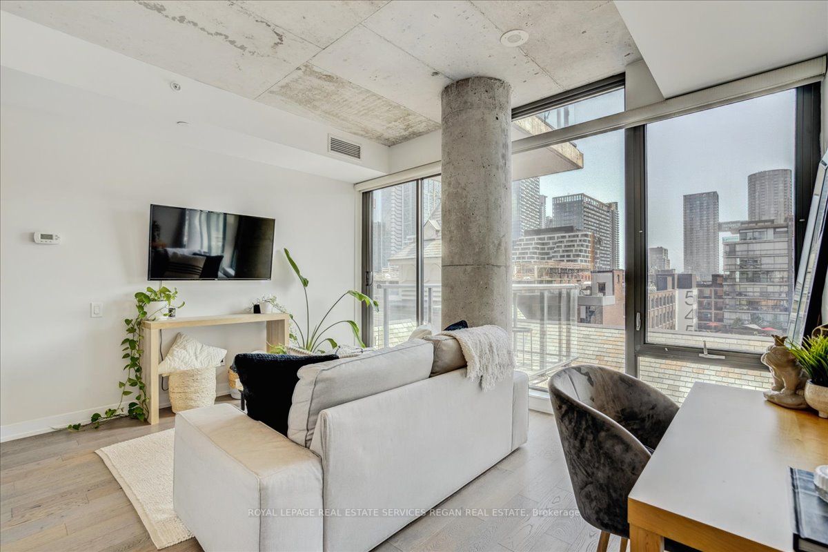 560 King St W, #620
