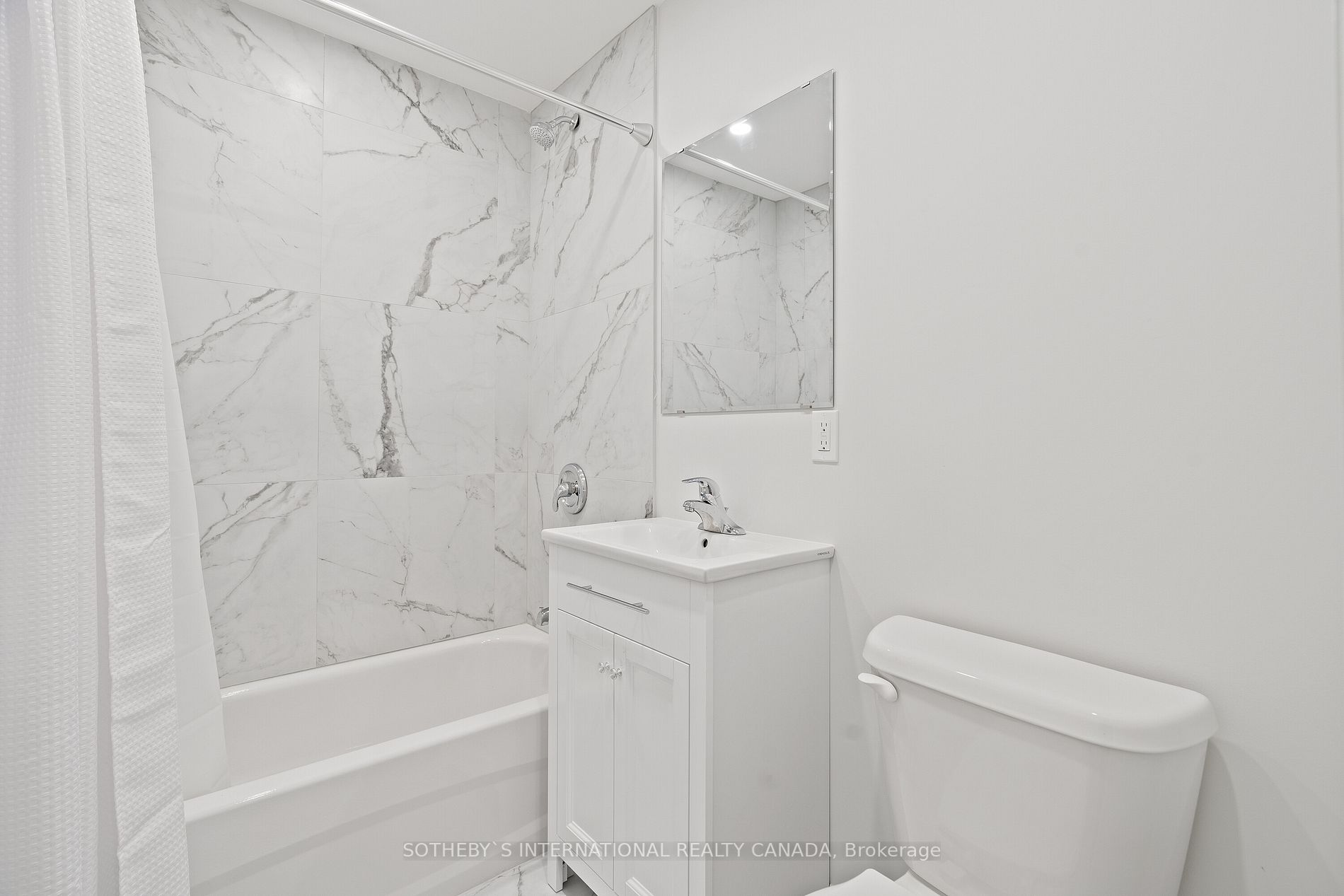 28 Strathgowan Avenue, #Upper