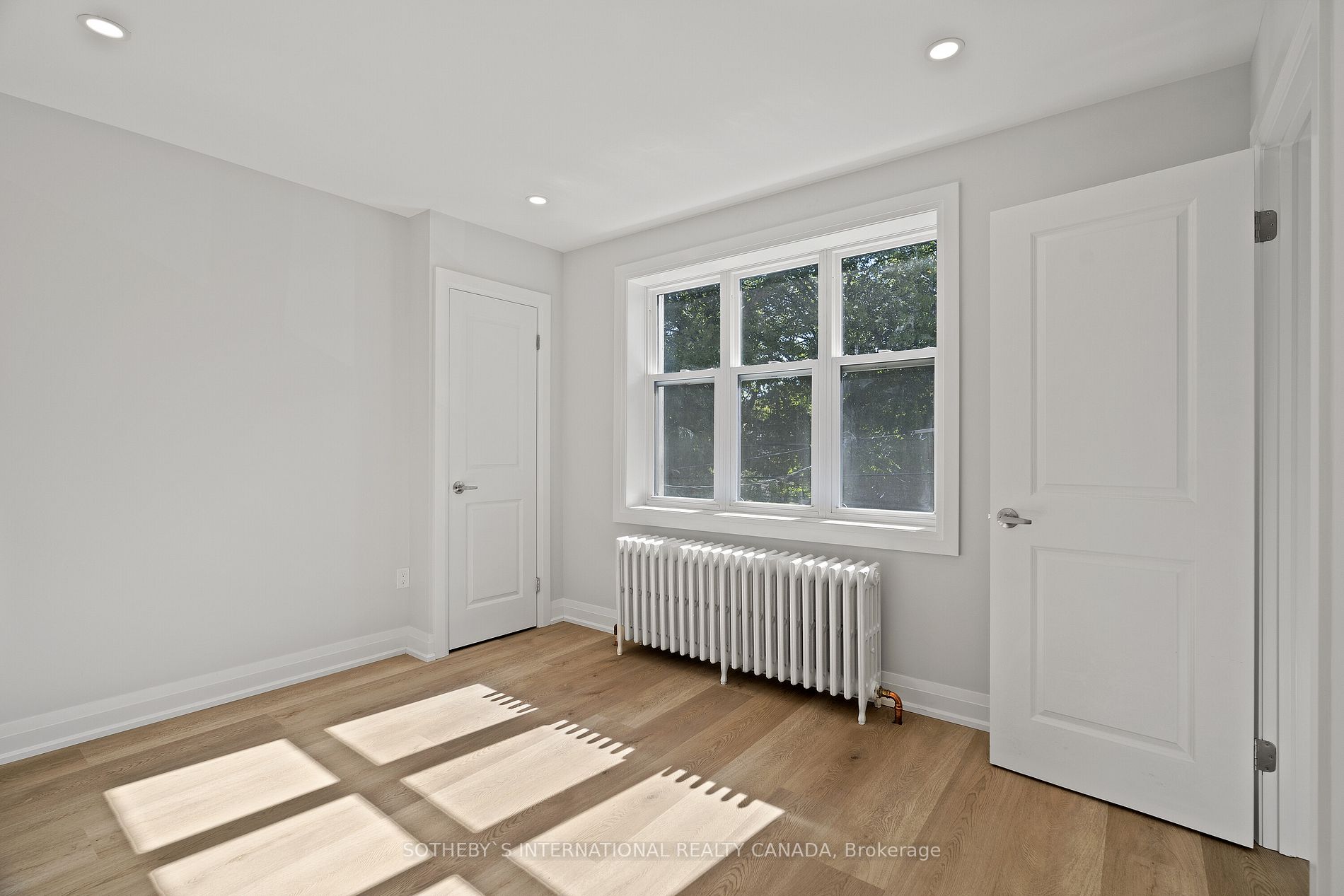 28 Strathgowan Avenue, #Upper