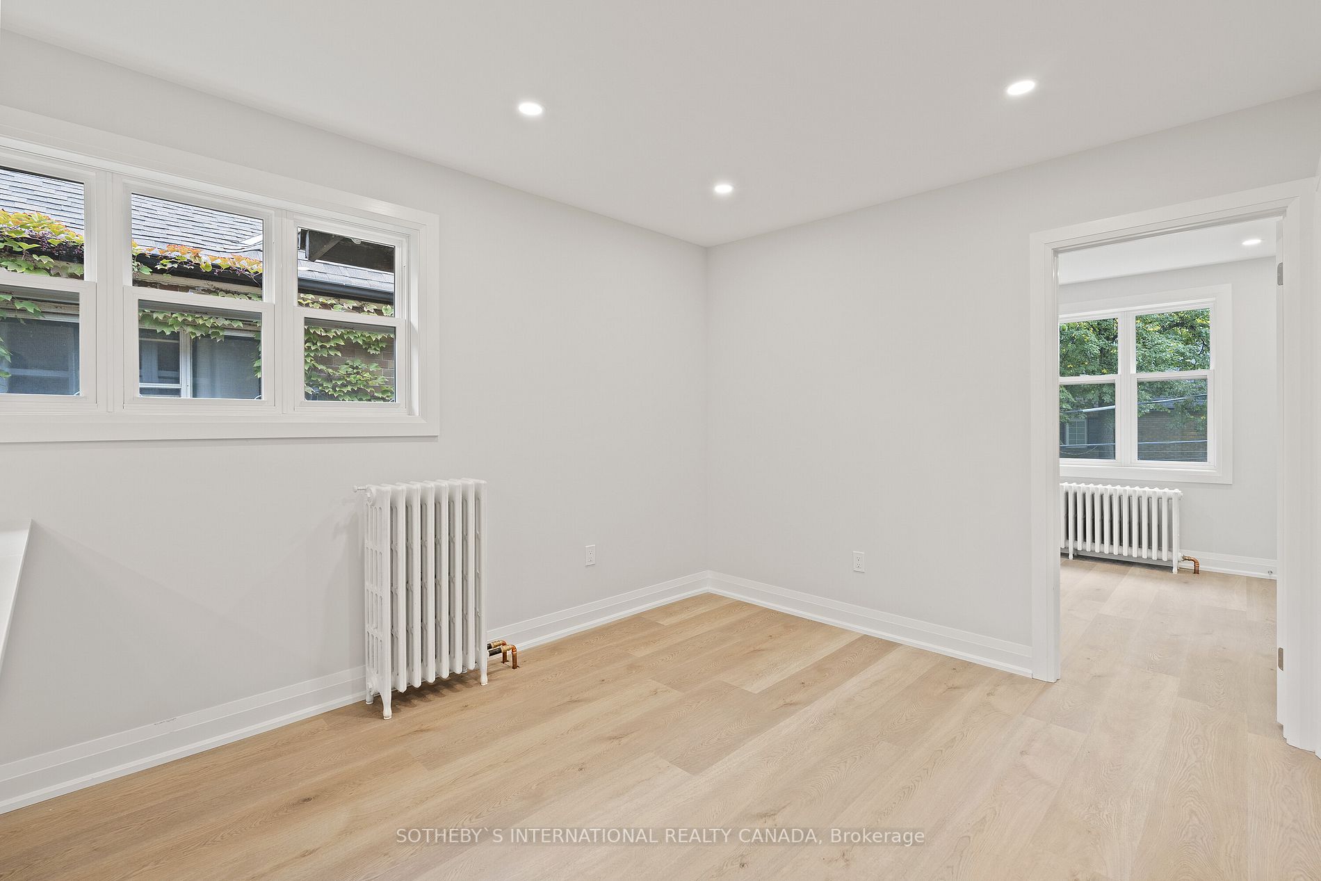 28 Strathgowan Avenue, #Upper