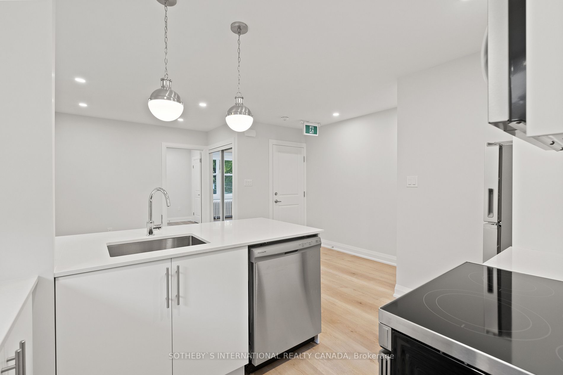 28 Strathgowan Avenue, #Upper