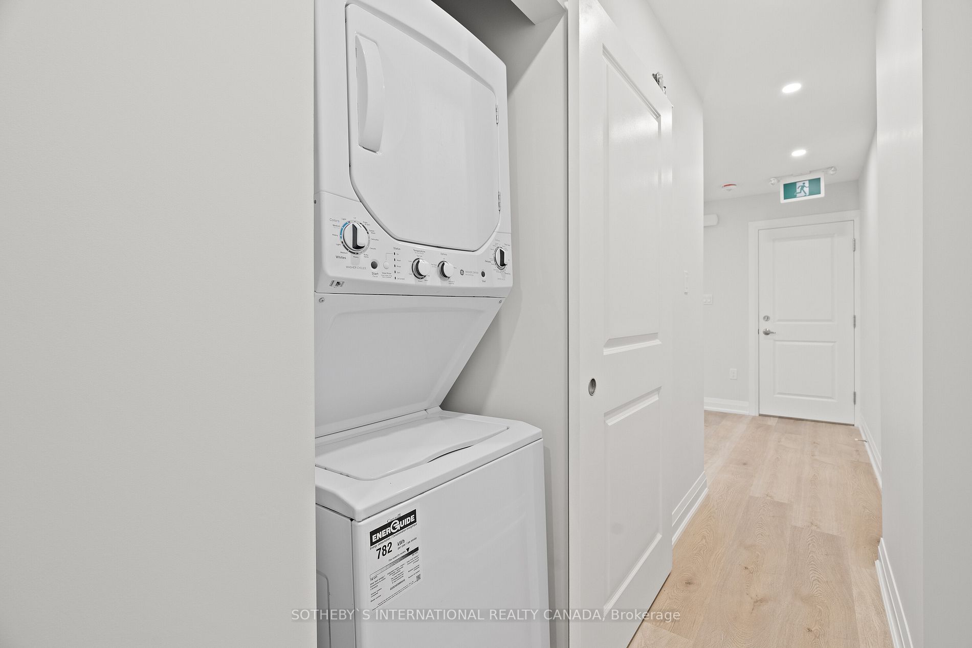 28 Strathgowan Avenue, #Upper