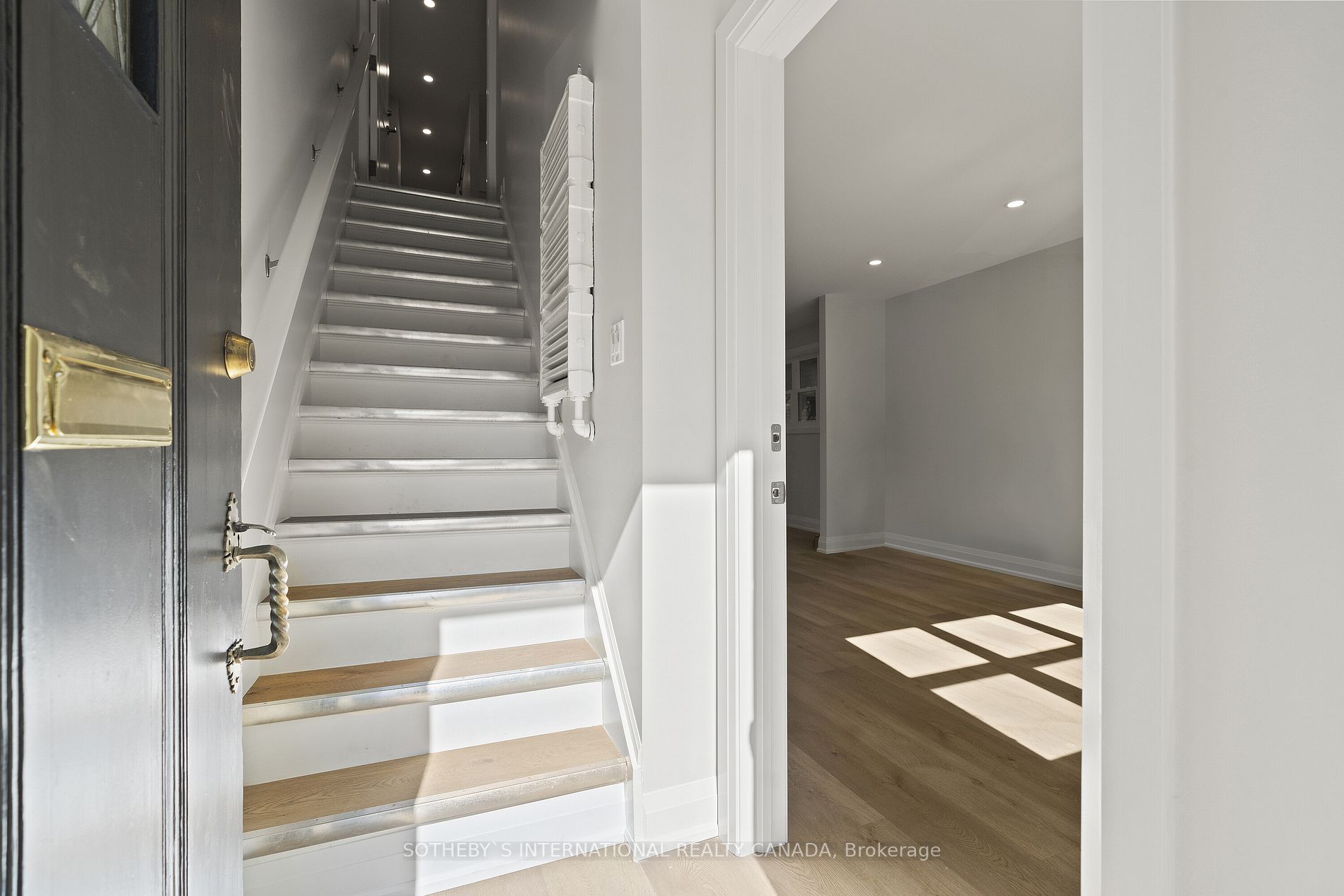 28 Strathgowan Avenue, #Upper