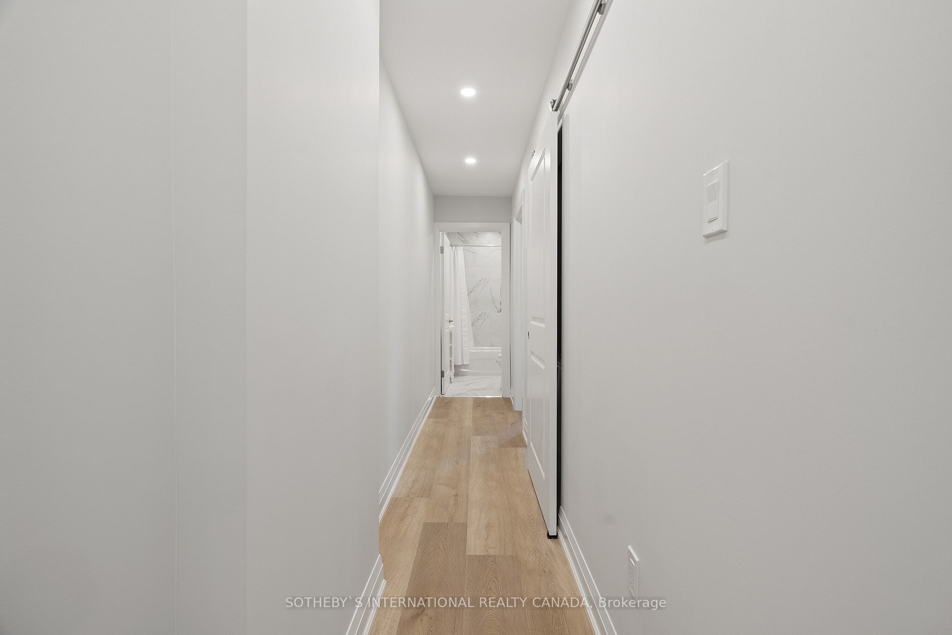 28 Strathgowan Avenue, #Upper