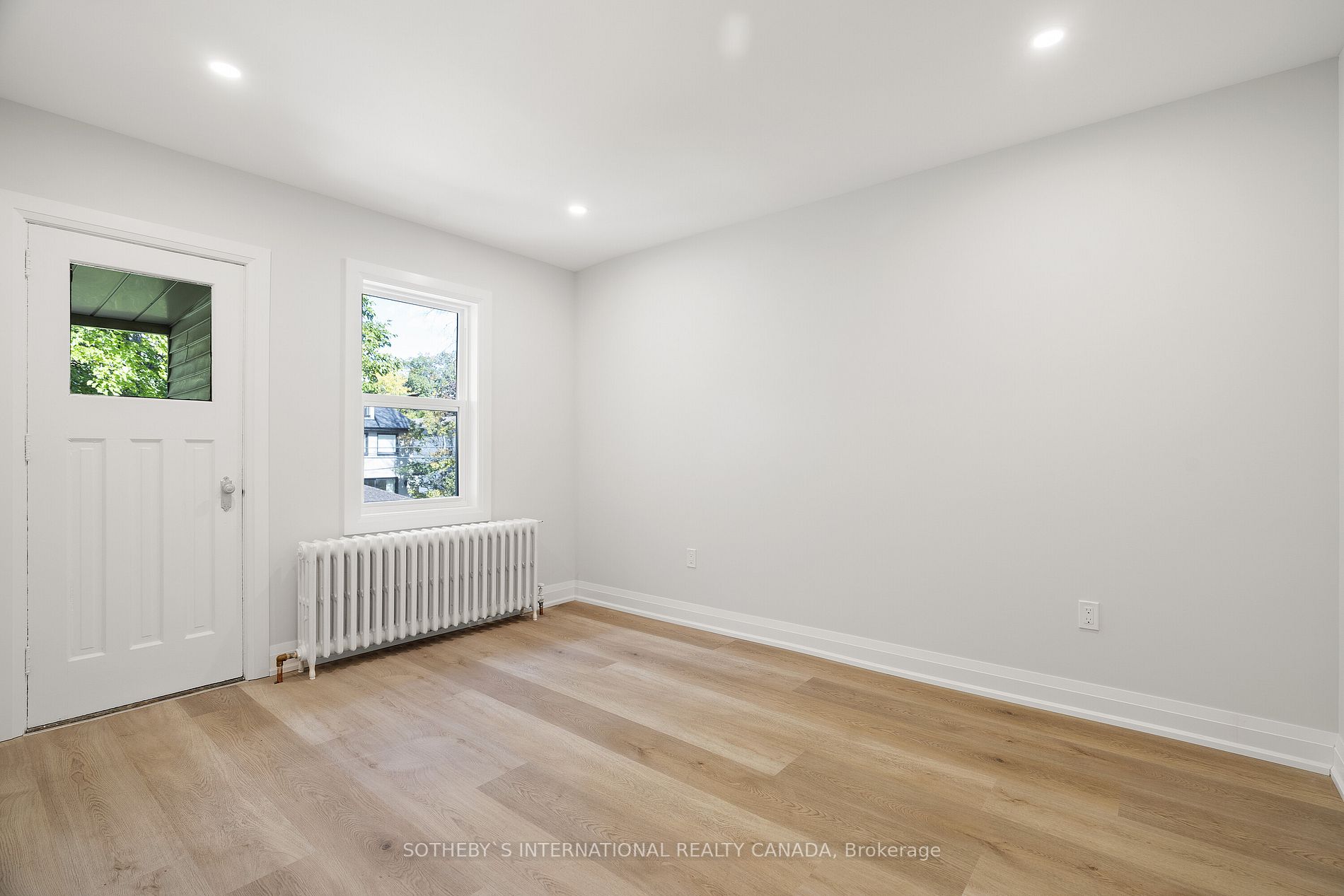 28 Strathgowan Avenue, #Upper