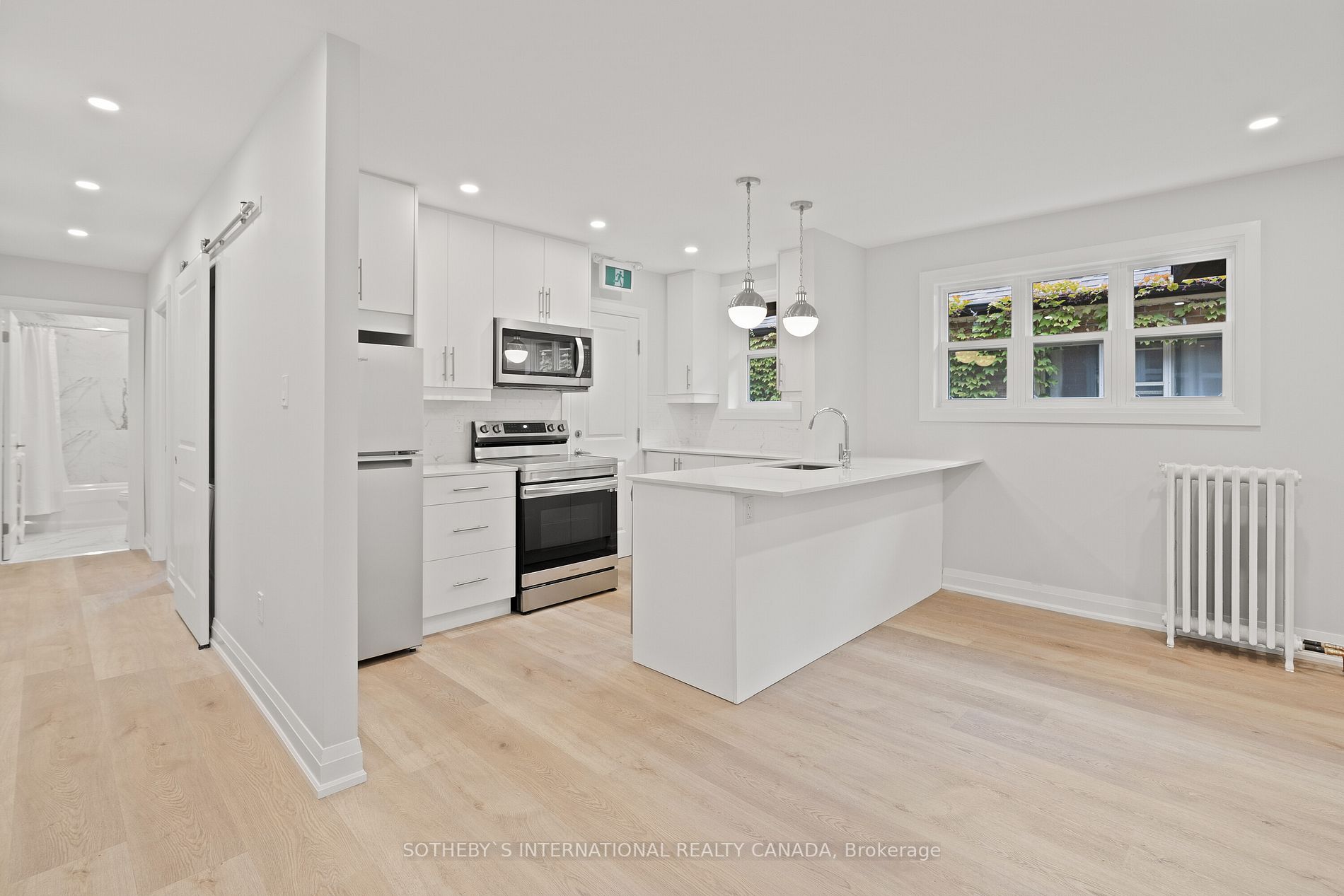 28 Strathgowan Ave, #Upper