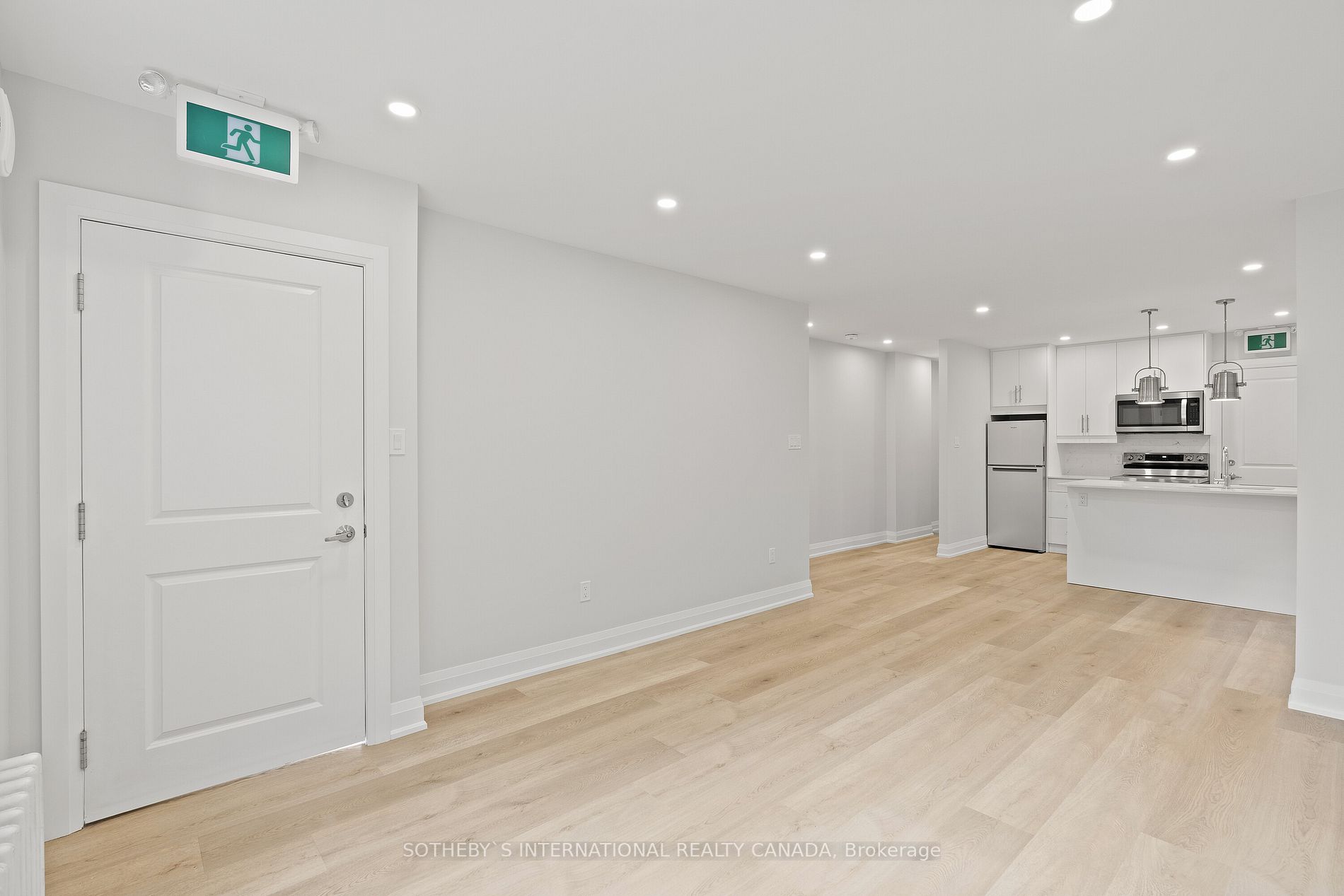 28 Strathgowan Avenue, #Upper