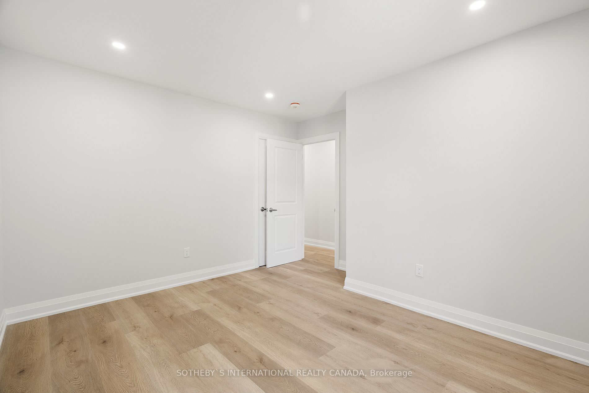 28 Strathgowan Avenue, #Upper