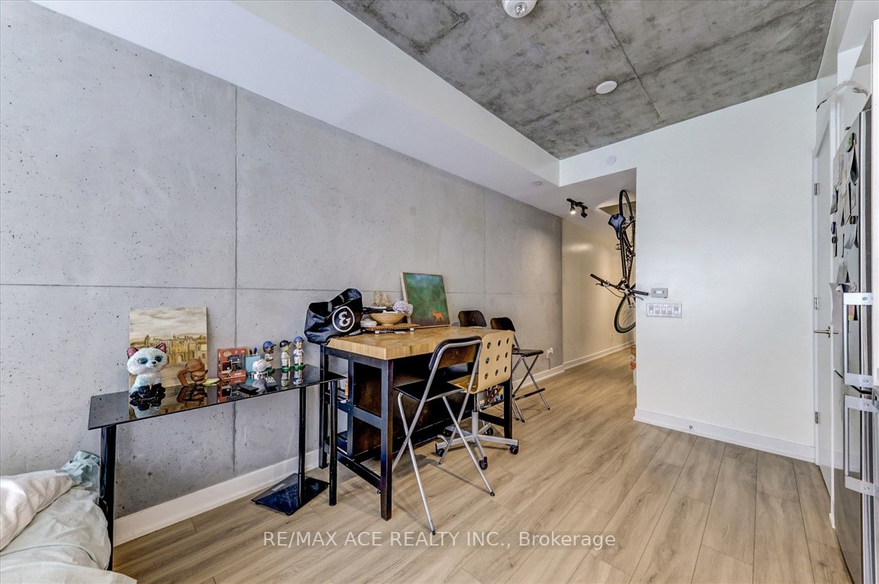 458 Richmond St, #603