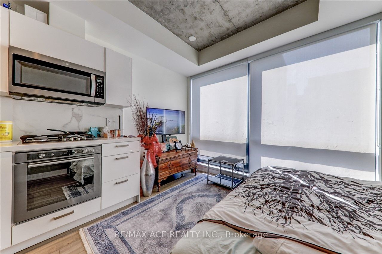 458 Richmond St, #603