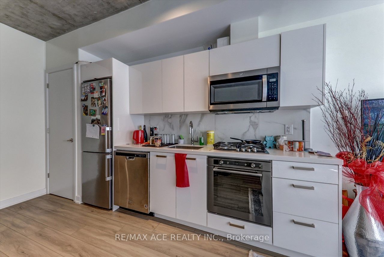 458 Richmond St, #603