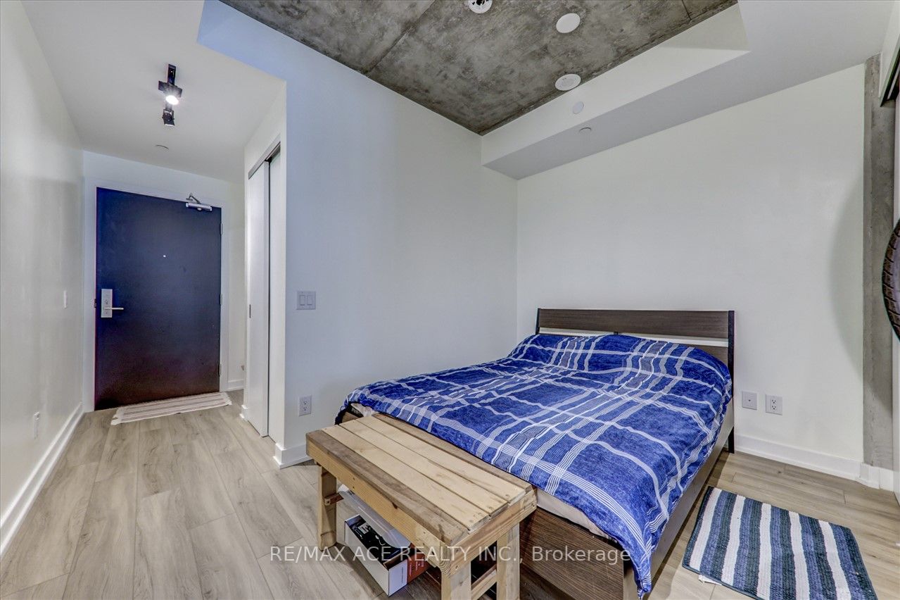 458 Richmond St, #603