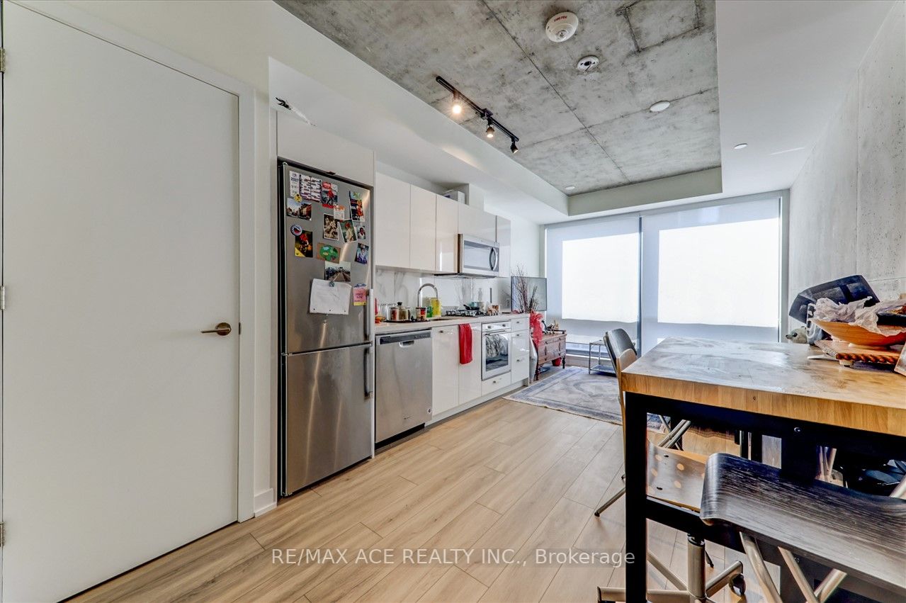 458 Richmond St, #603