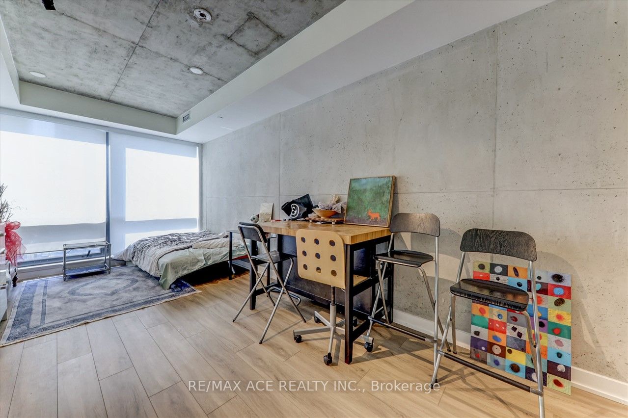 458 Richmond St, #603