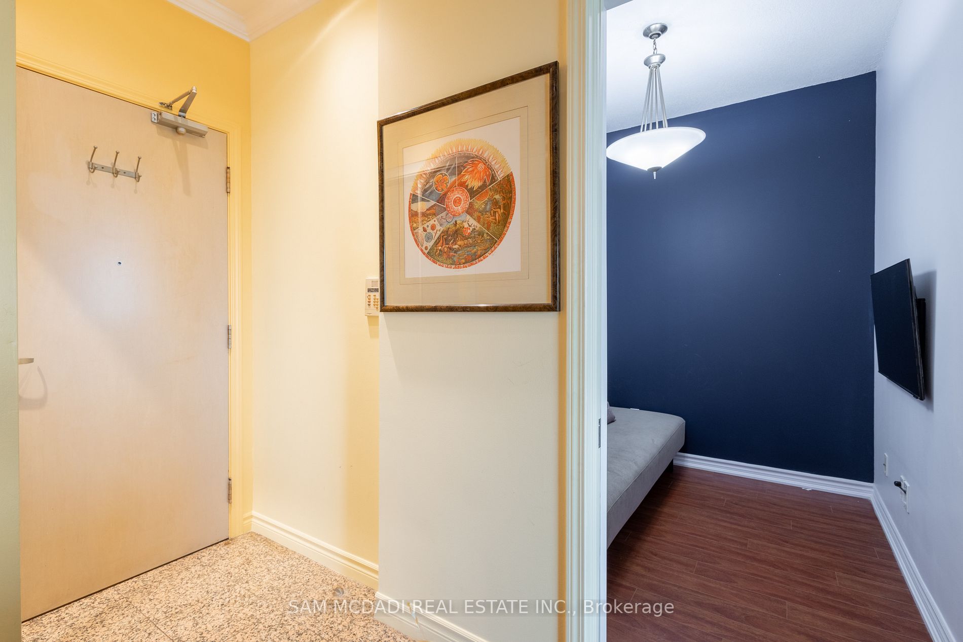 Listing C6733284 - Large Photo # 4