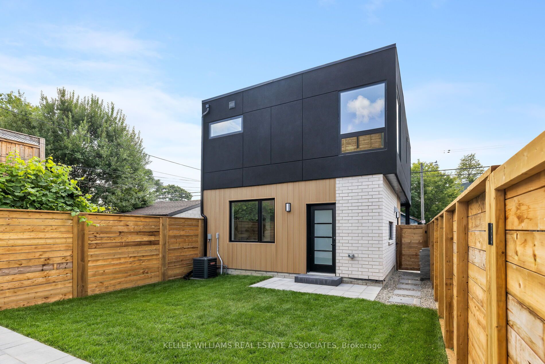 450 Roxton Rd