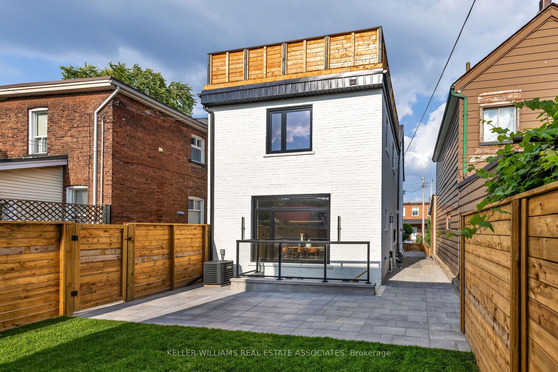 450 Roxton Rd