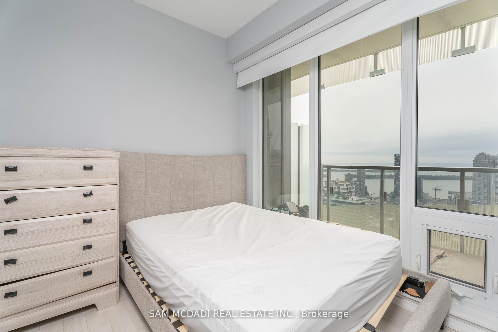 197 Yonge St, #5409