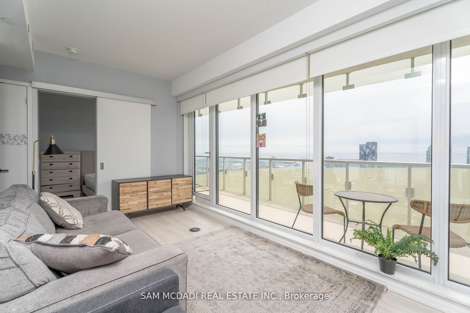 197 Yonge St, #5409