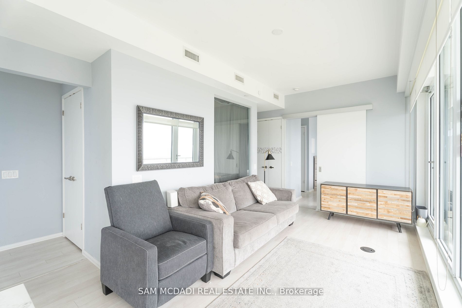 197 Yonge St, #5409
