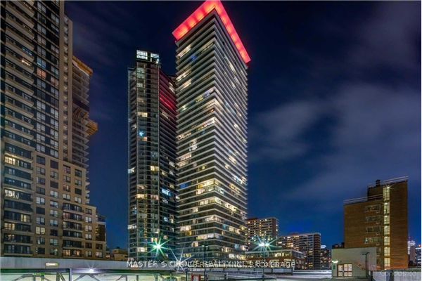 33 Charles St E, Toronto