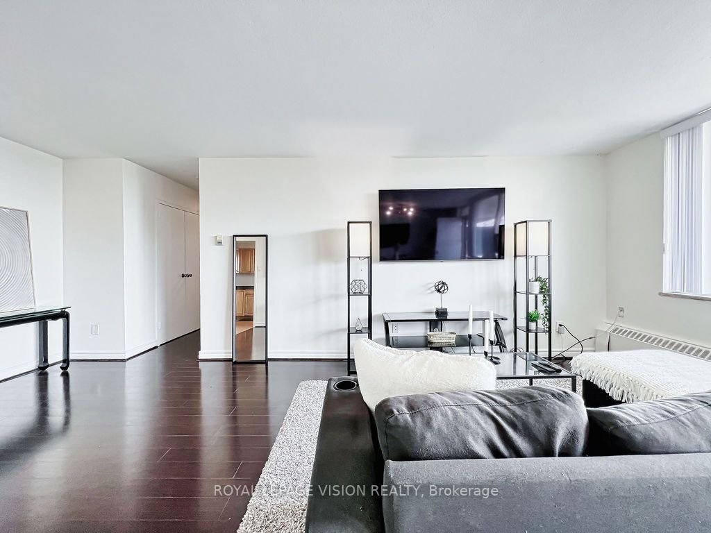20 Forest Manor Rd, #1411