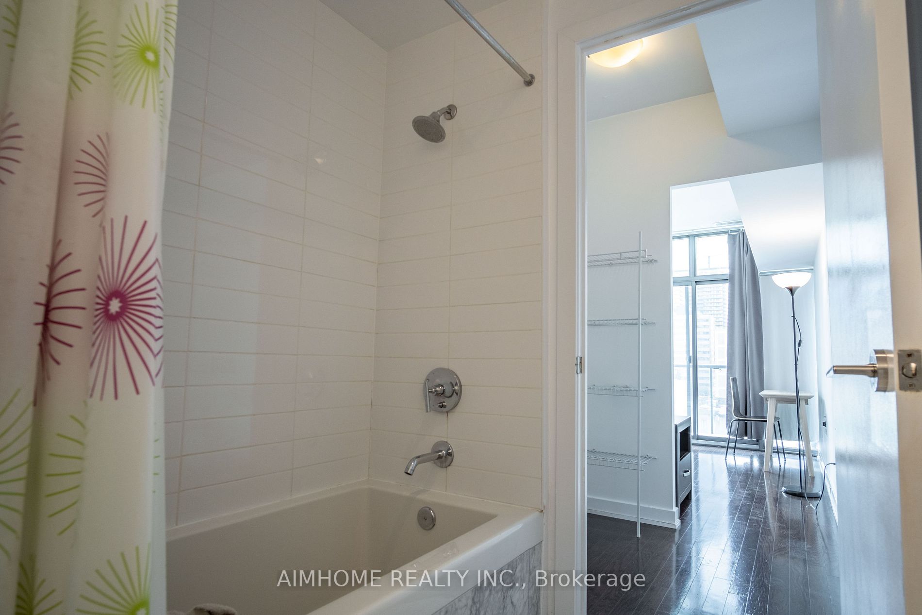 33 Charles St E, #605