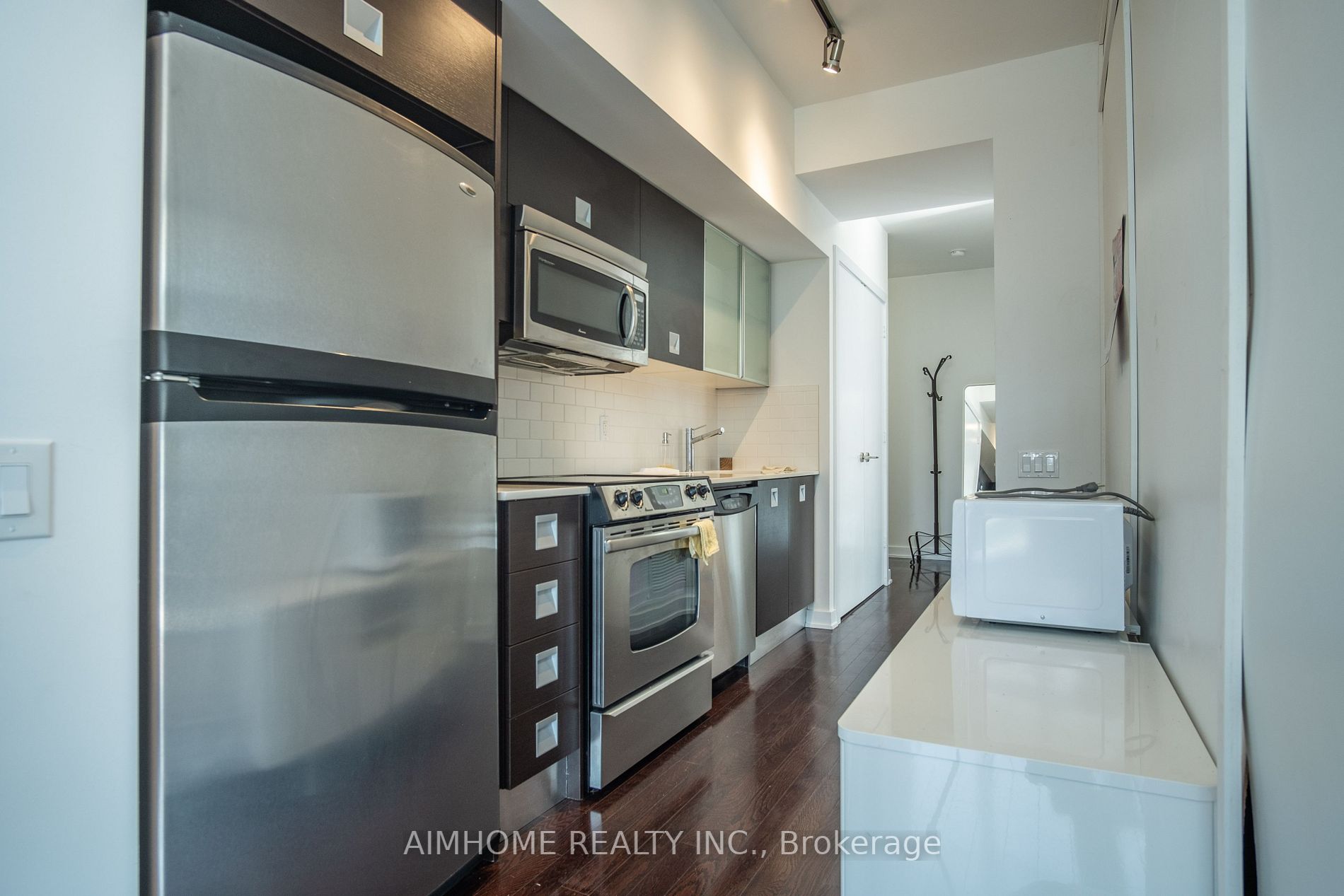 33 Charles St E, #605