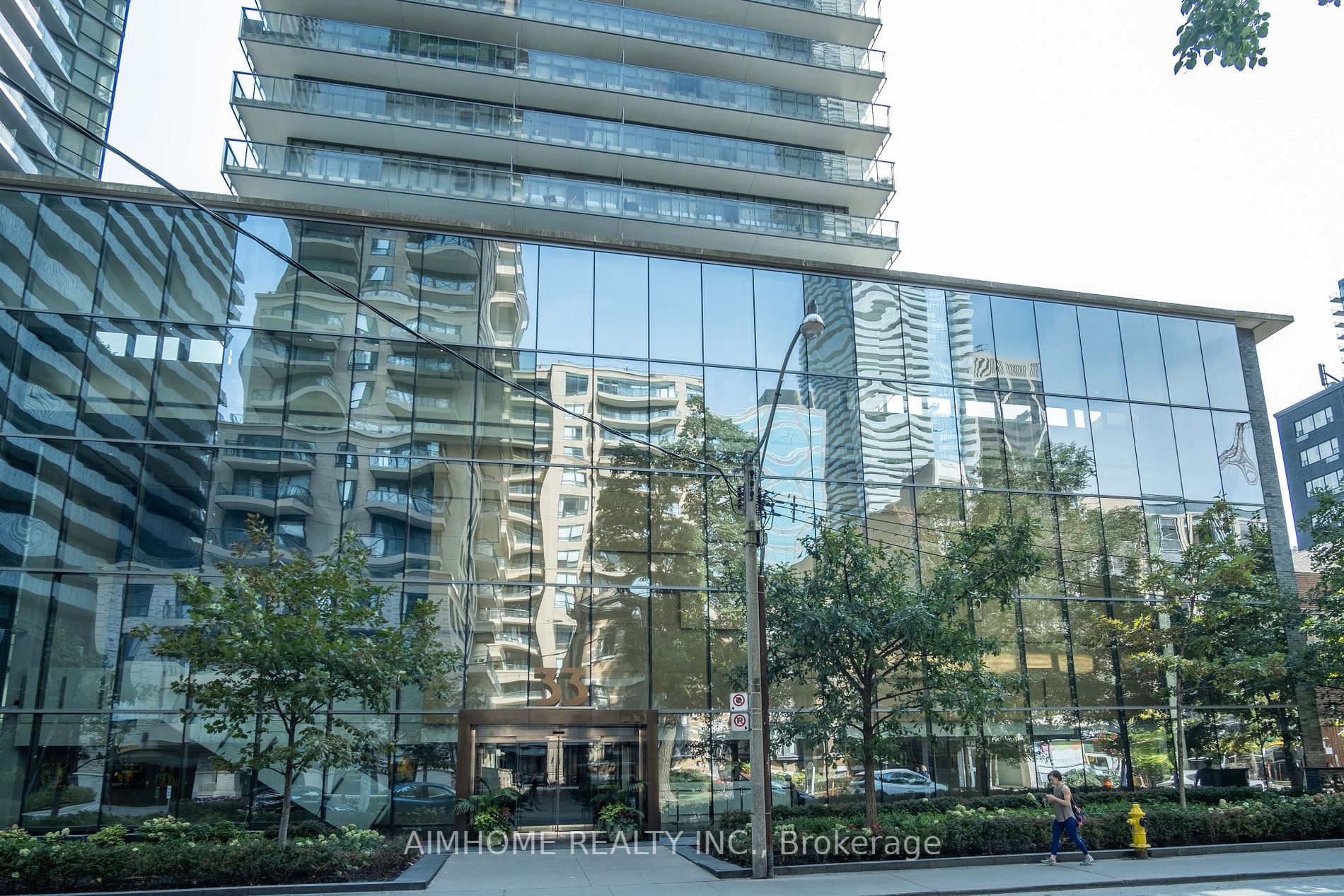 33 Charles St E, #605
