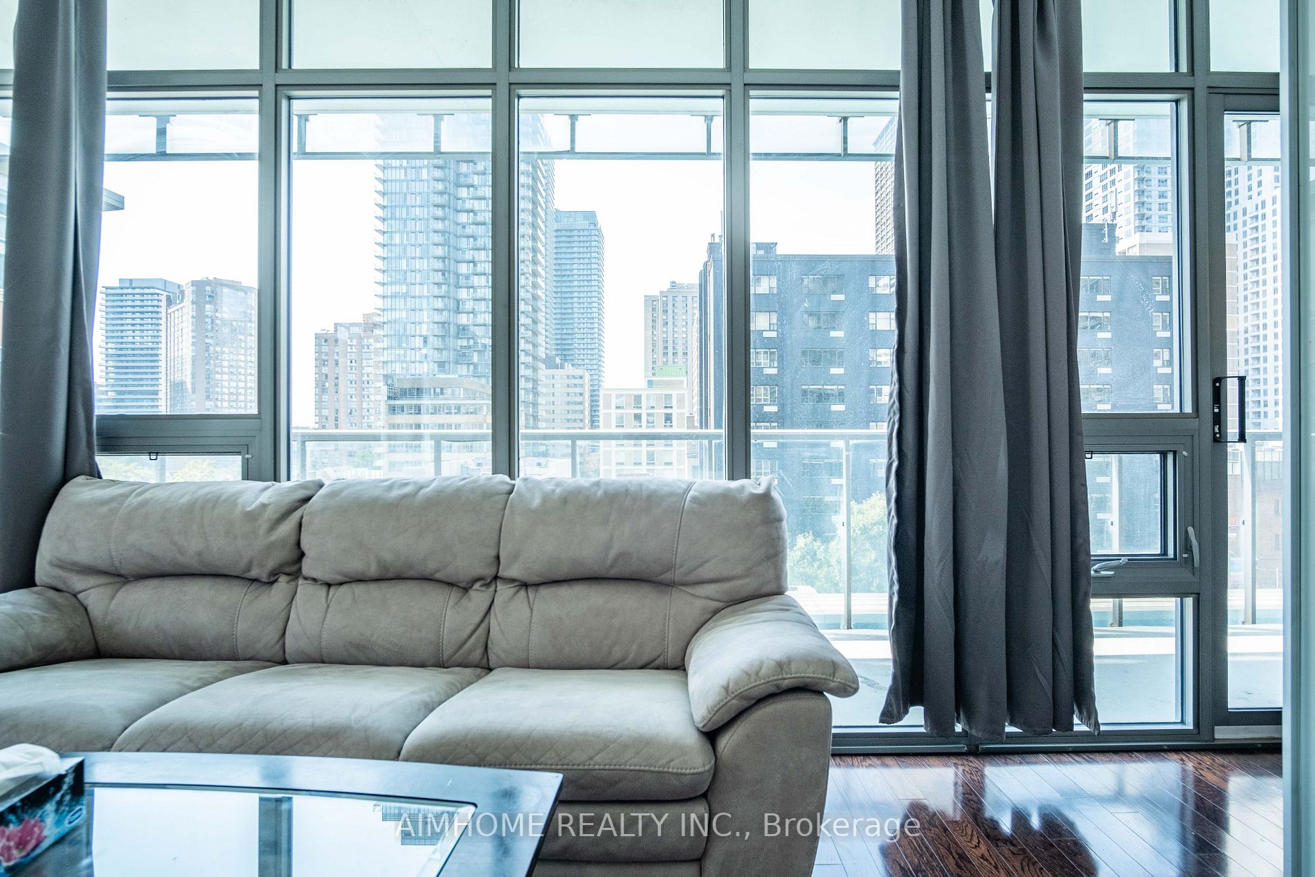 33 Charles St E, #605