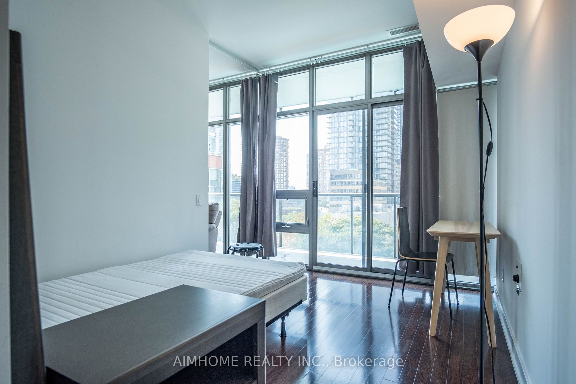 33 Charles St E, #605