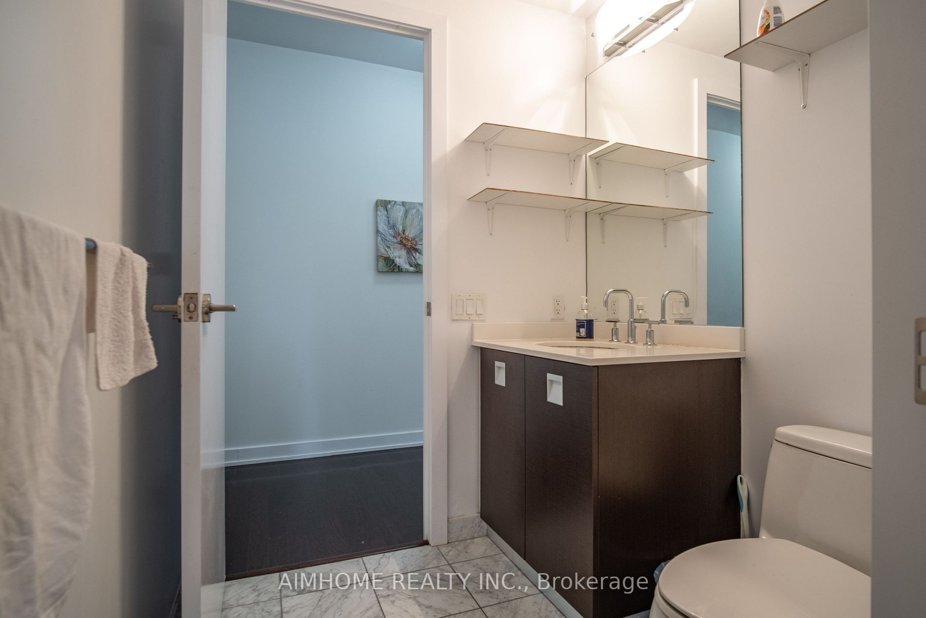 33 Charles St E, #605