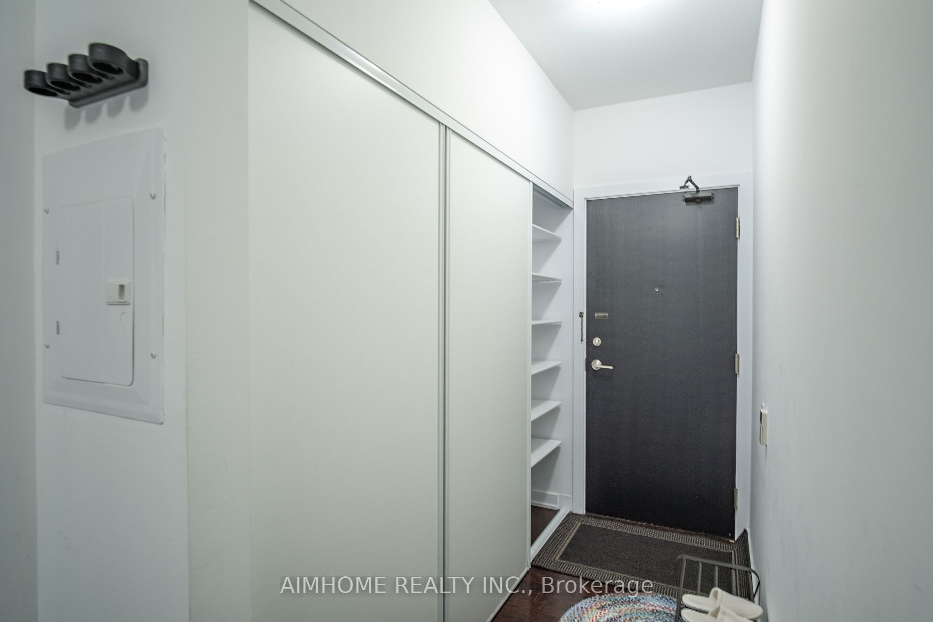 33 Charles St E, #605
