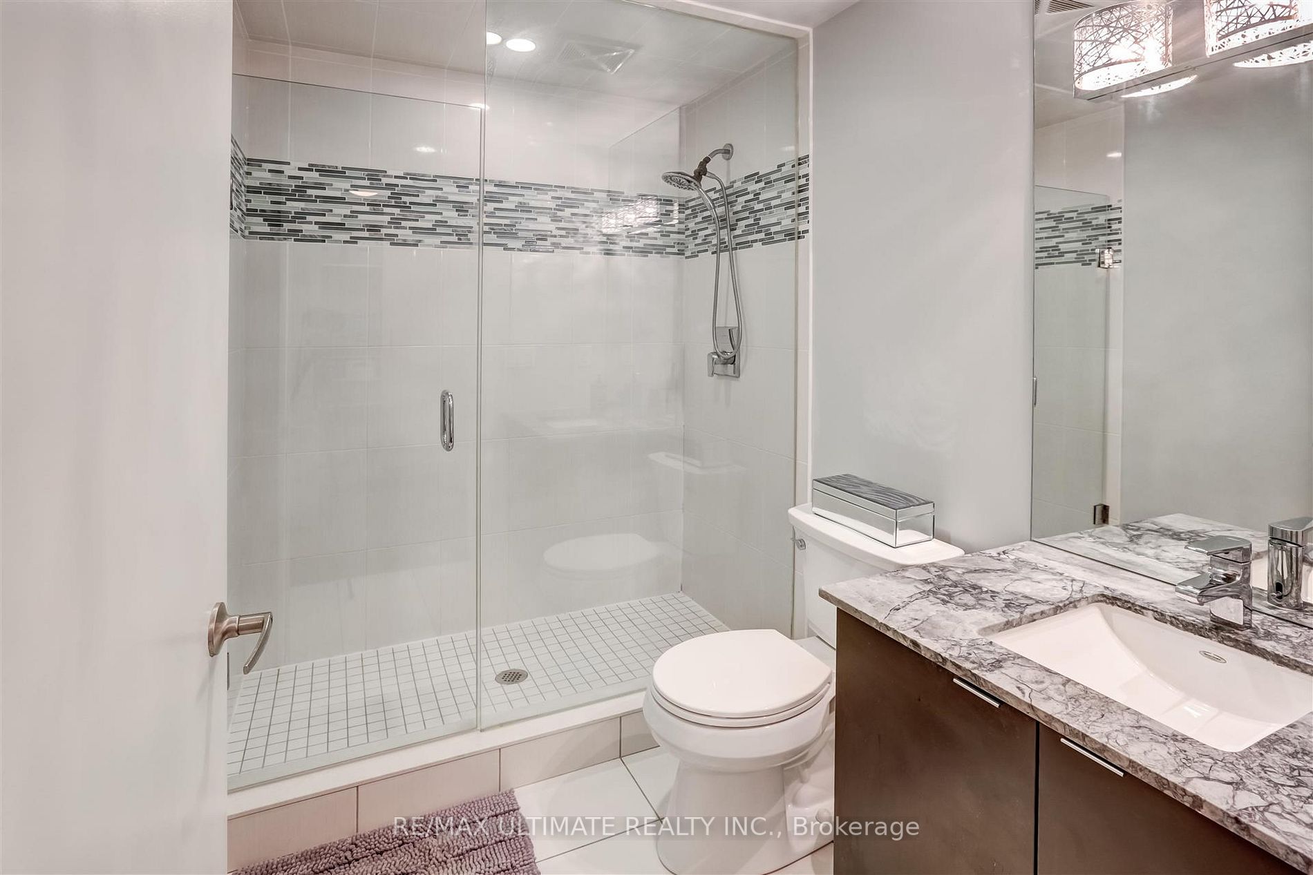 400 Wellington Street W, #406