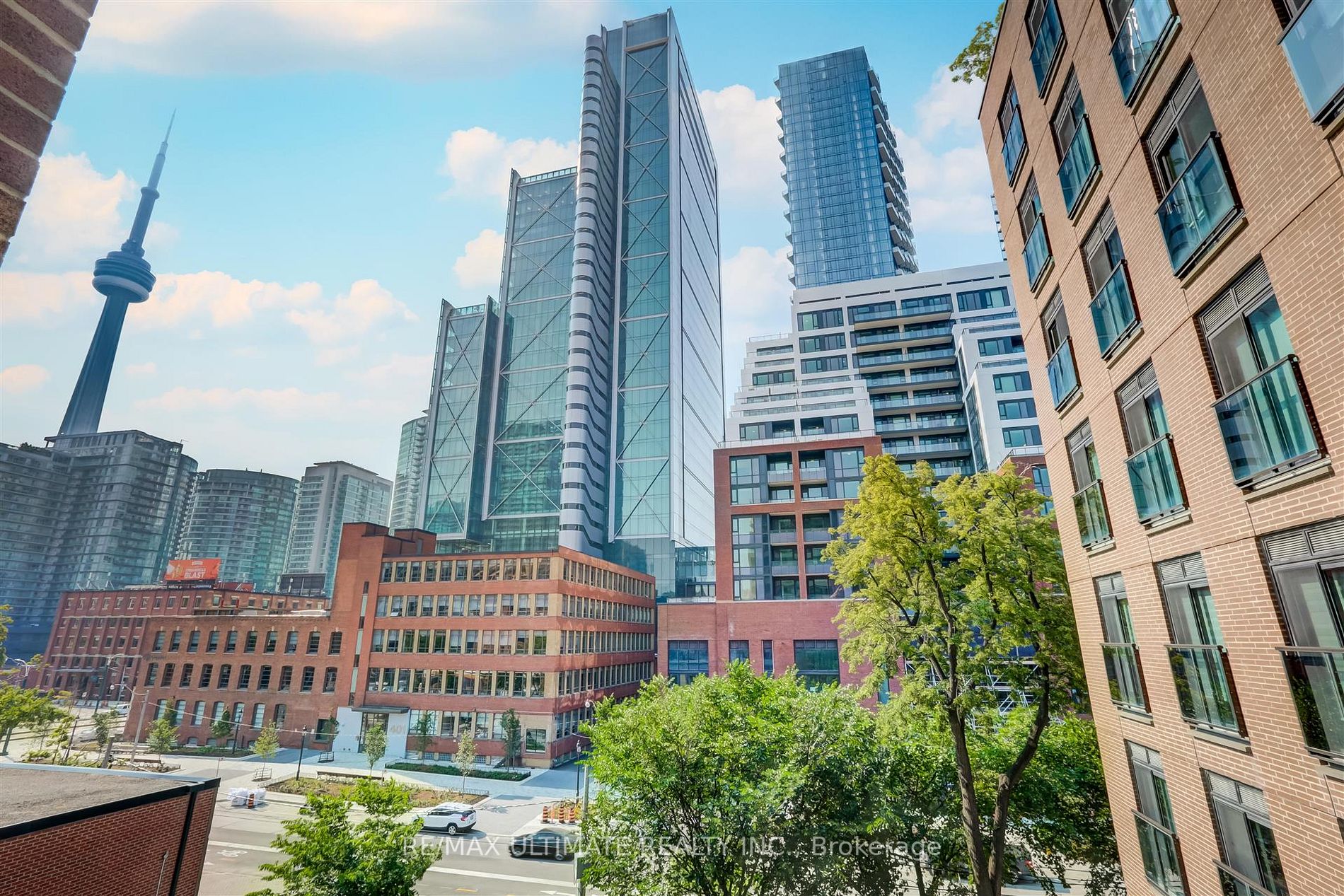 400 Wellington Street W, #406