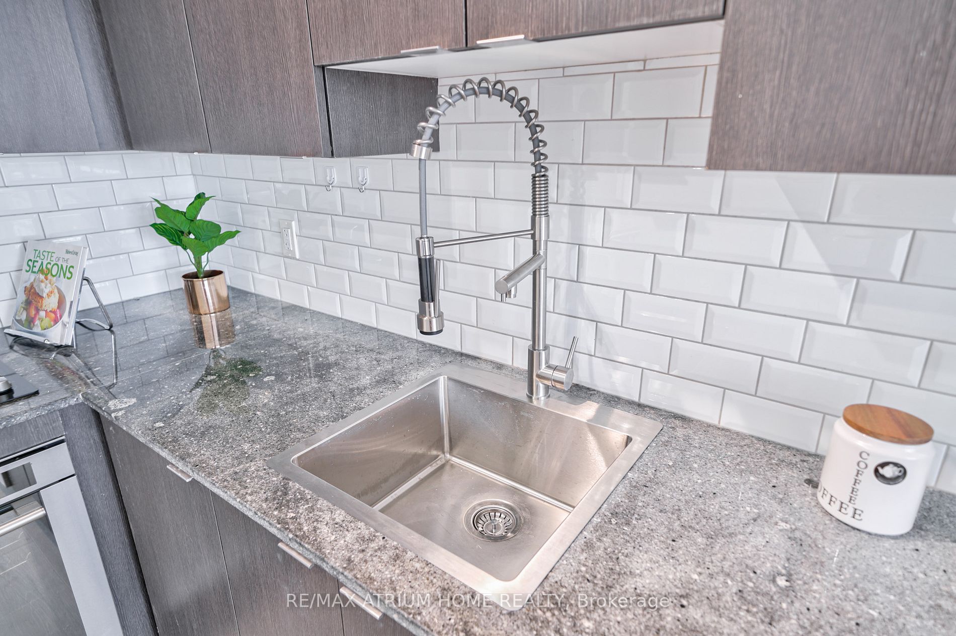 50 Ann O'reilly Rd, #1111