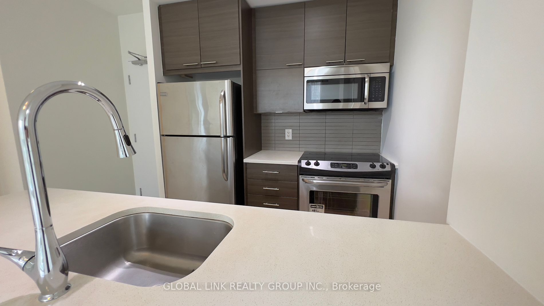 66 Forest Manor Rd, #208
