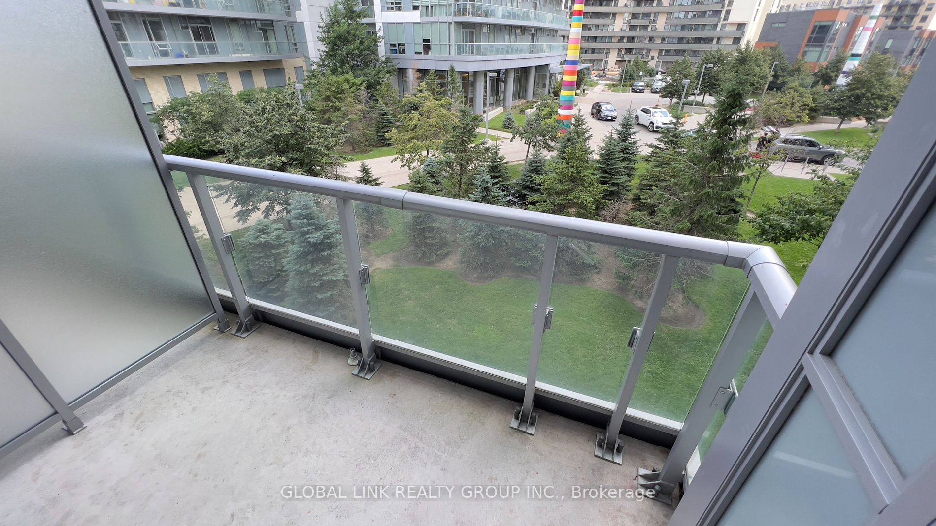 66 Forest Manor Rd, #208