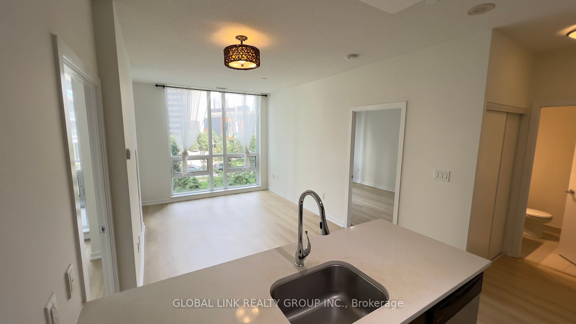 66 Forest Manor Rd, #208