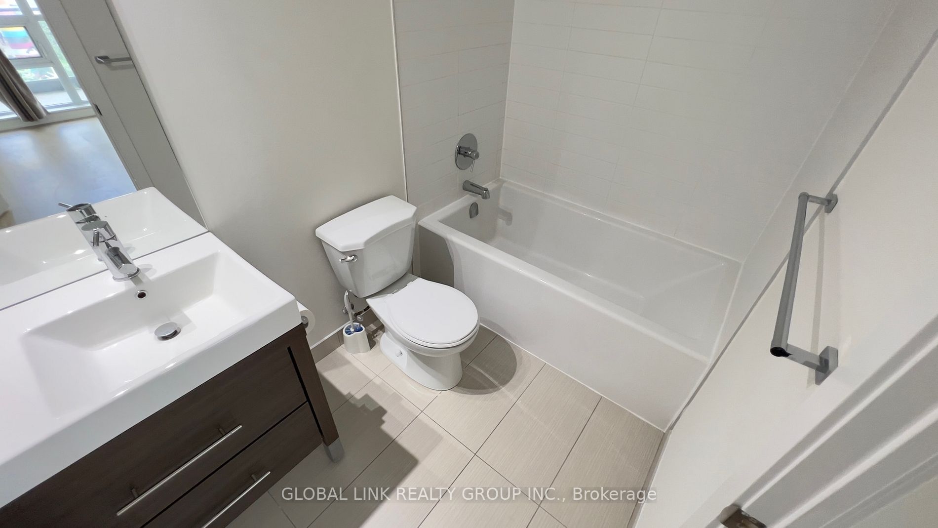 66 Forest Manor Rd, #208