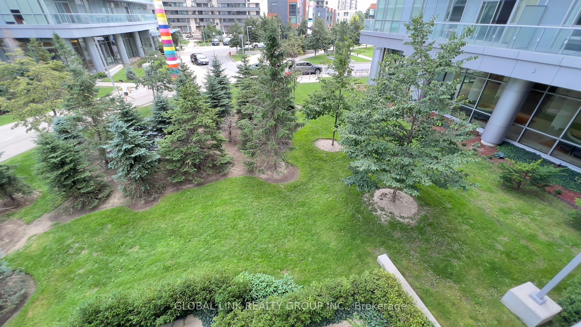 66 Forest Manor Rd, #208