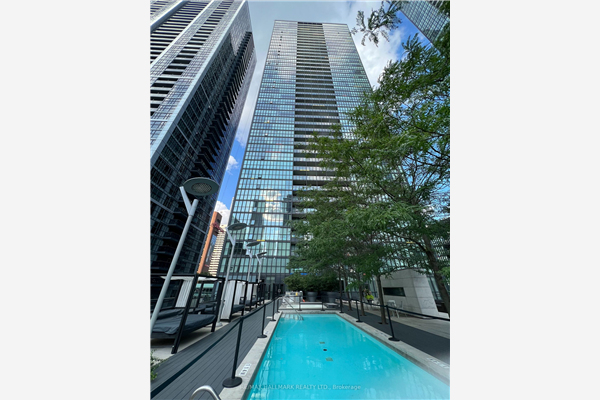 110 Charles St E, Toronto