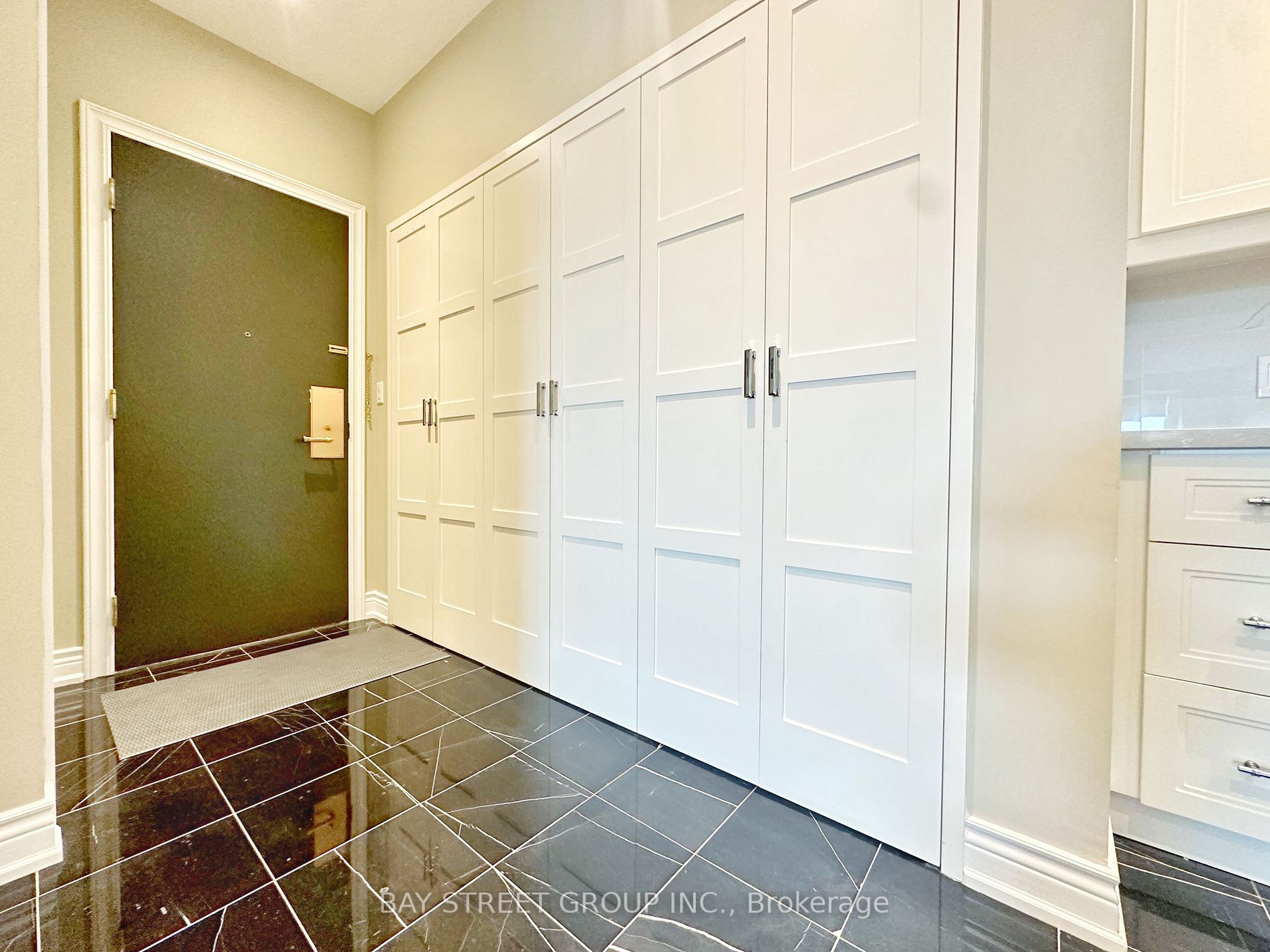 102 Bloor St W, #1001