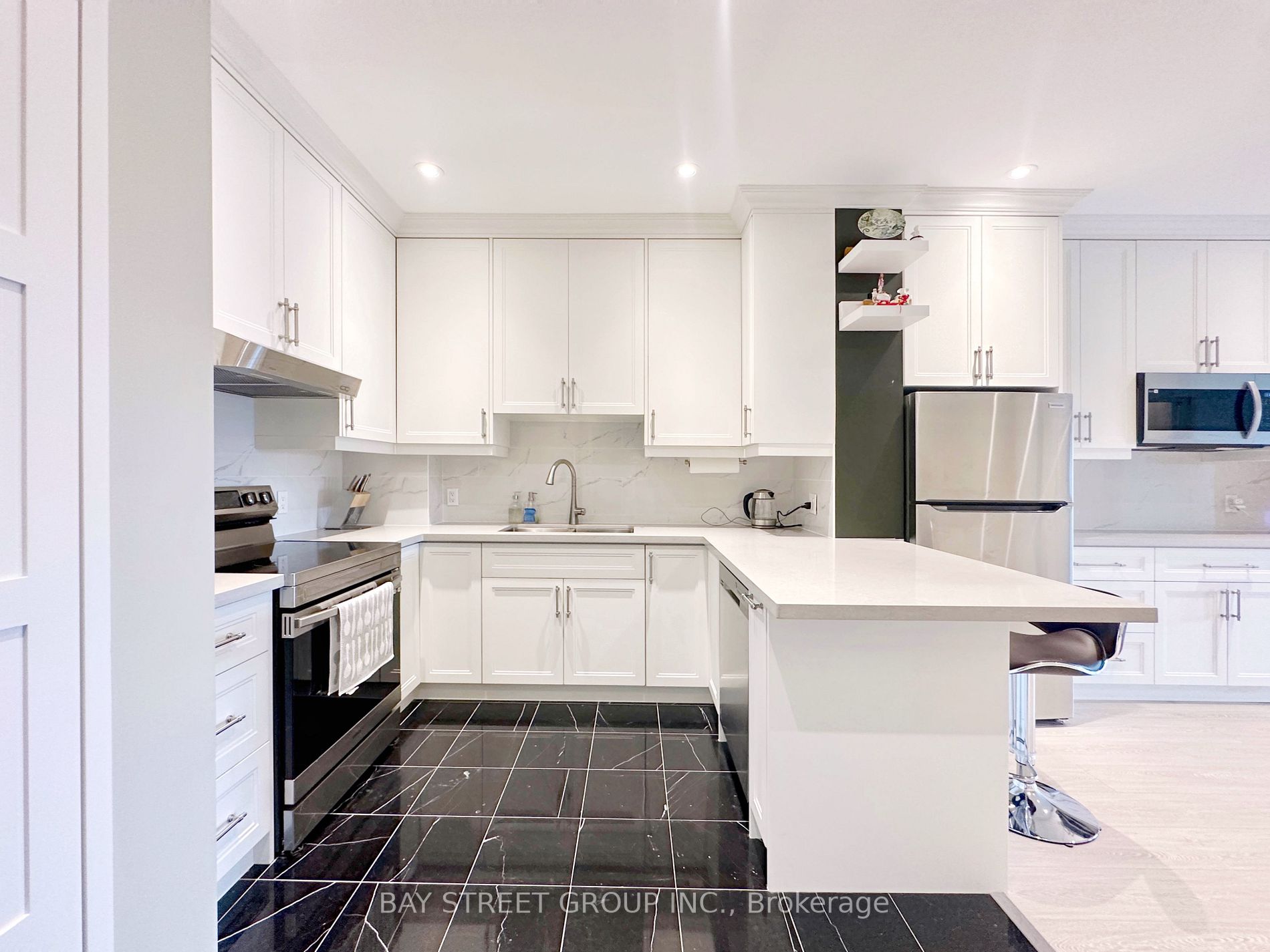 102 Bloor St W, #1001