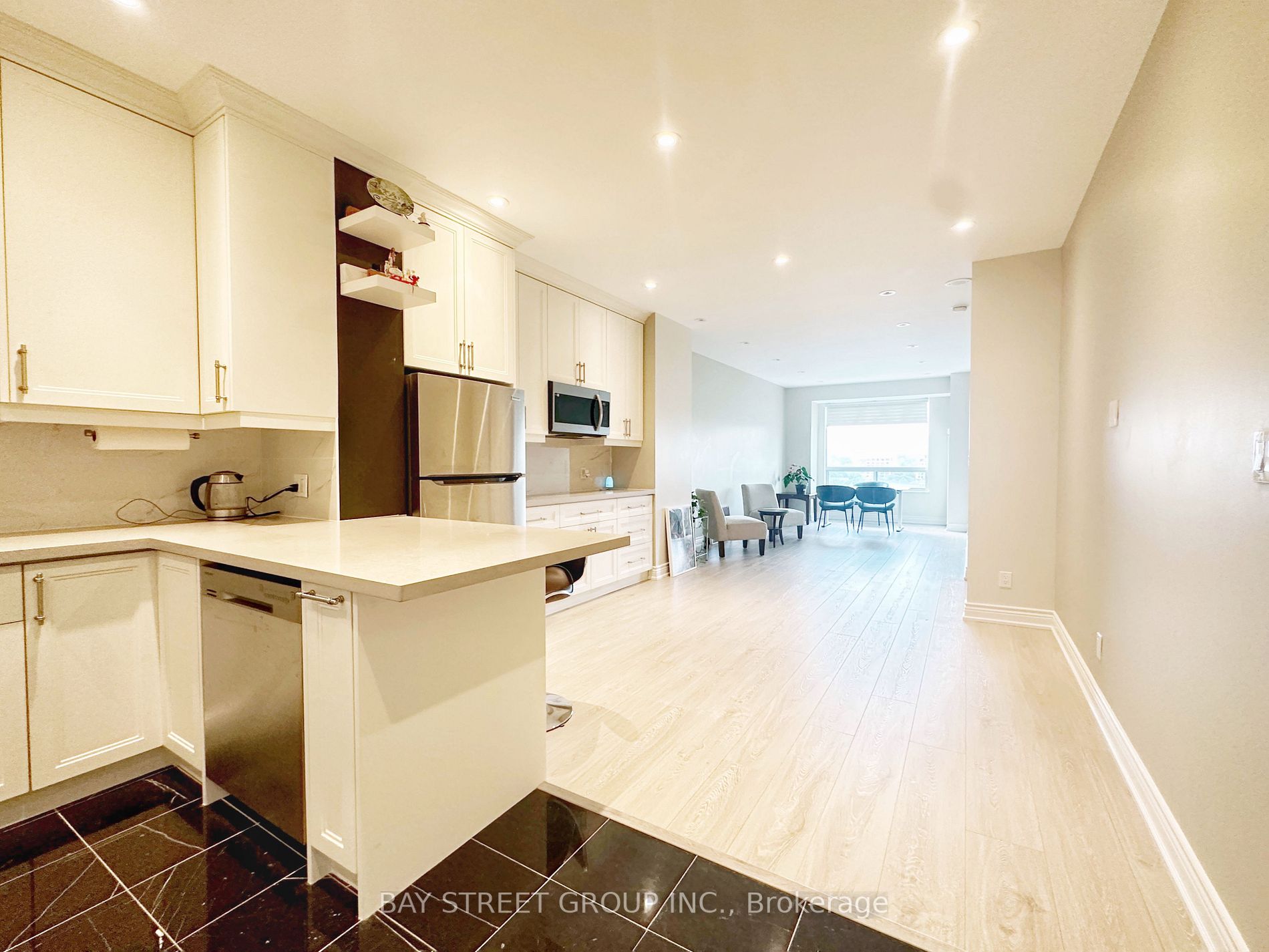 102 Bloor St W, #1001