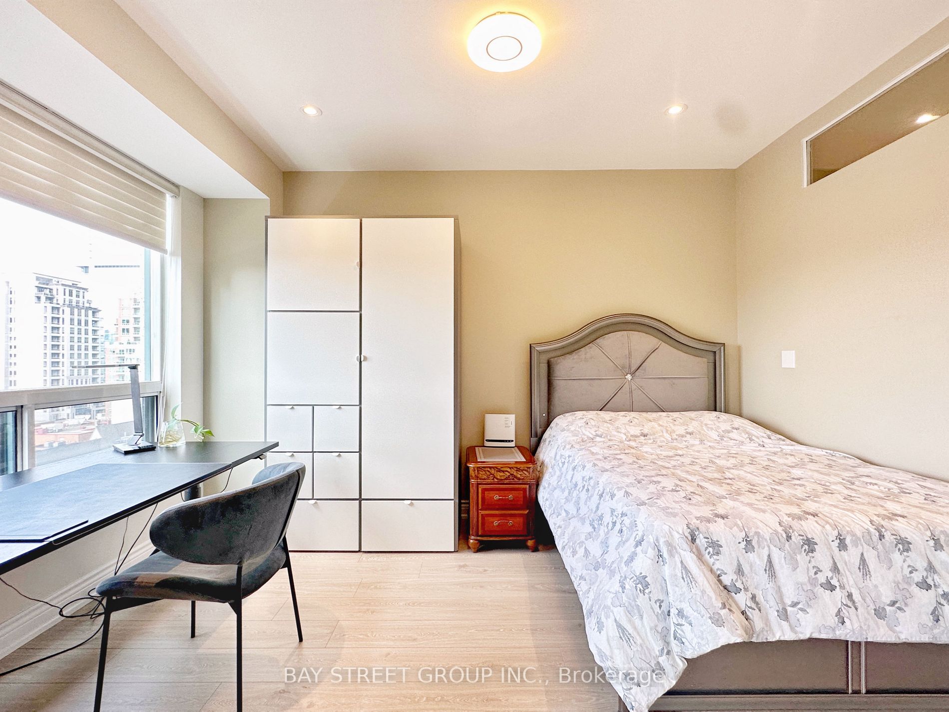 102 Bloor St W, #1001