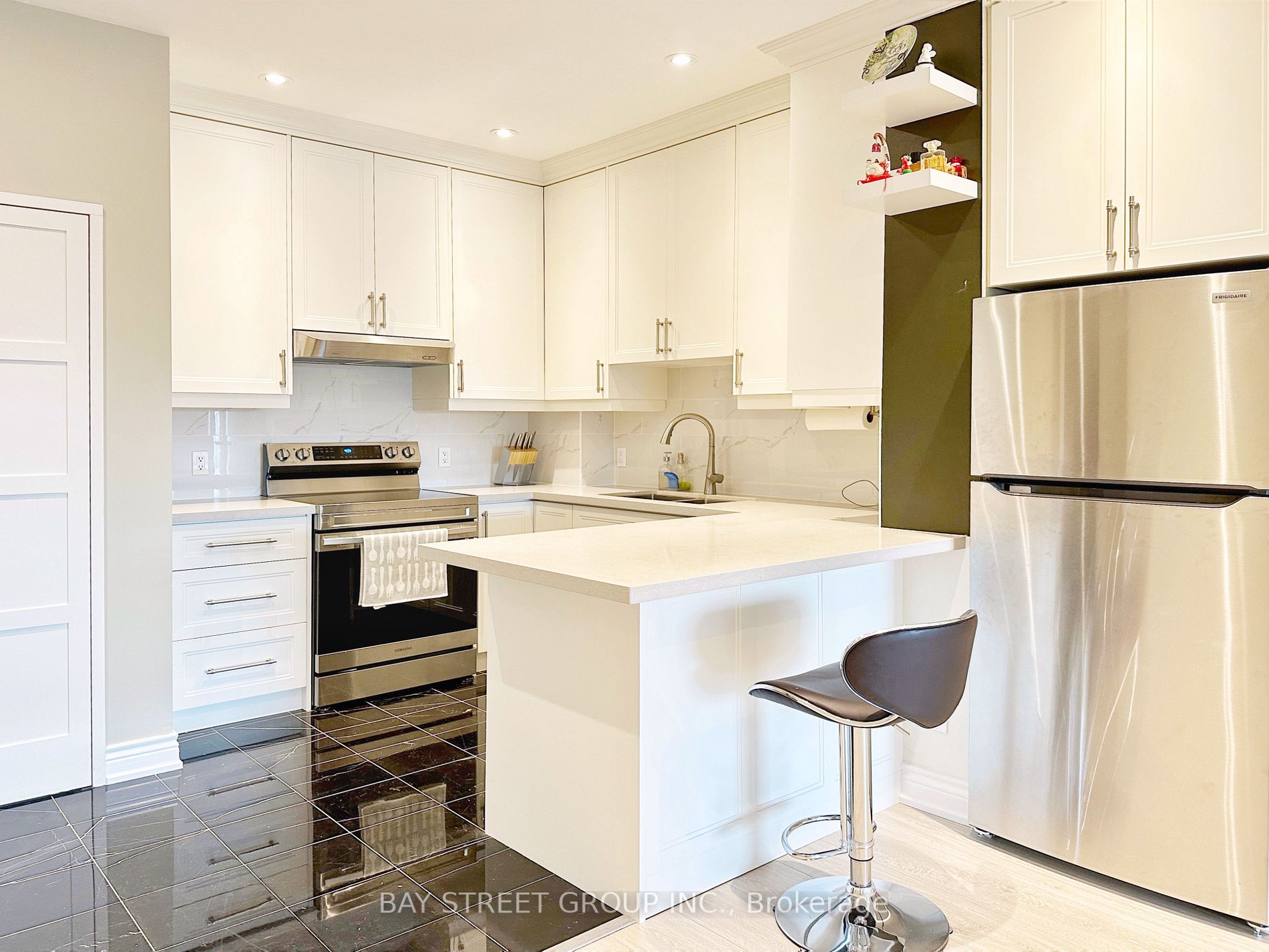 102 Bloor St W, #1001