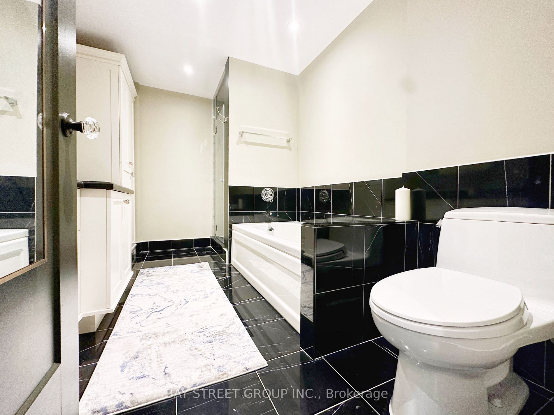 102 Bloor St W, #1001