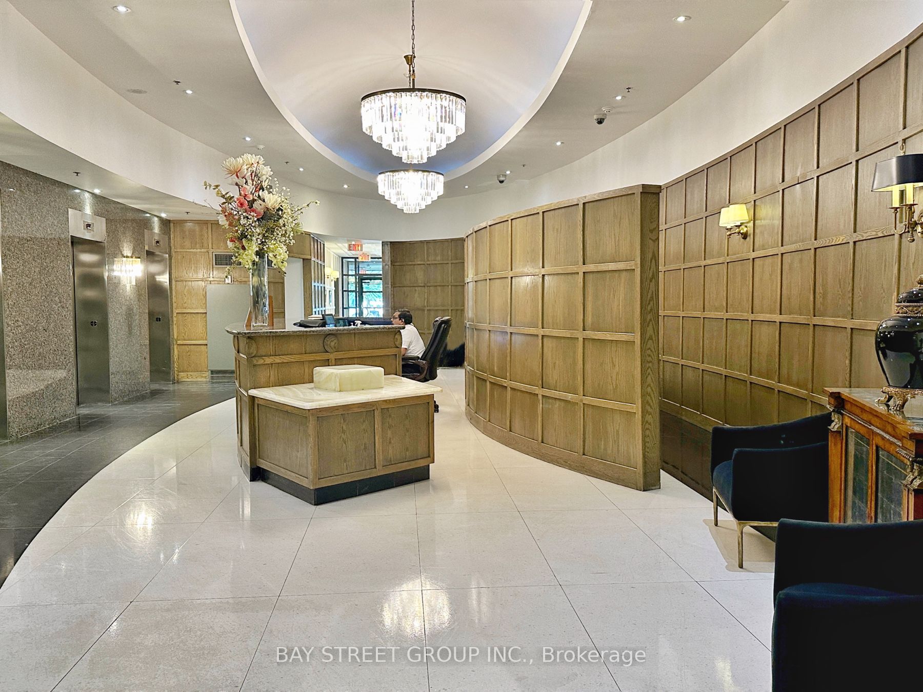 102 Bloor St W, #1001