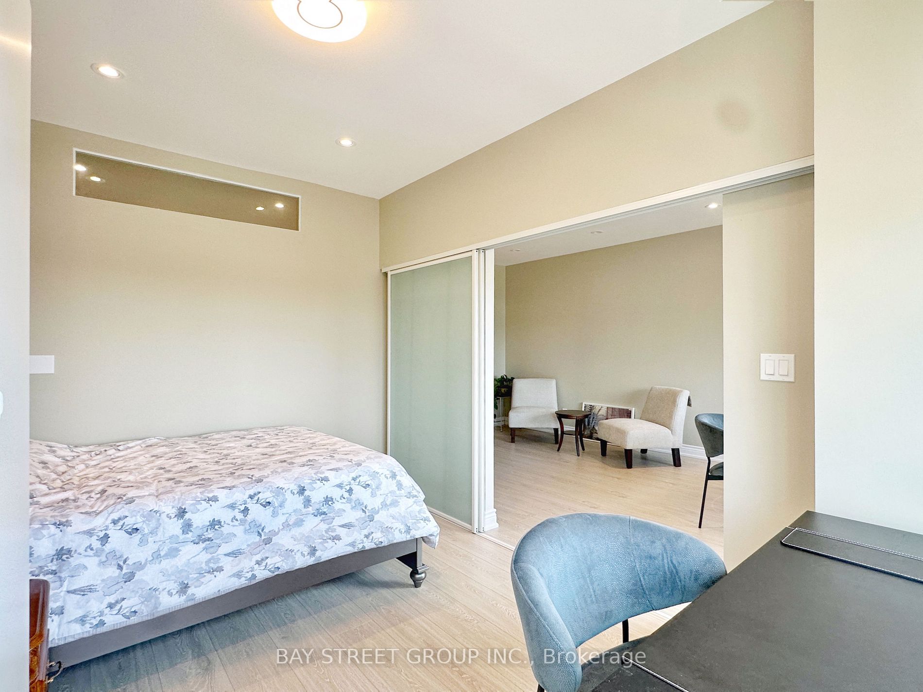 102 Bloor St W, #1001